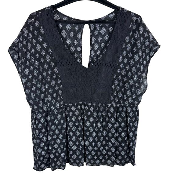 torrid Tops - Torrid Black White Cap Sleeve Crinkle Lace Lightweight Blouse Plus Size 3X